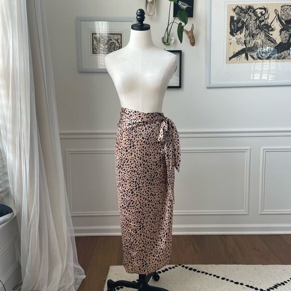 NWT Dress Forum Work To Weekend Leopard Satin Wrap Skirt Blouse M - Picture 3 of 11